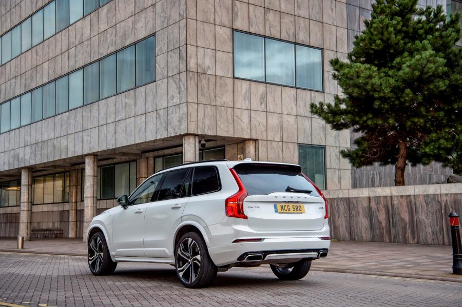  Volvo XC90 T8 Twin Engine R-Design 2019 года  (UK) (фото 40 из 40)